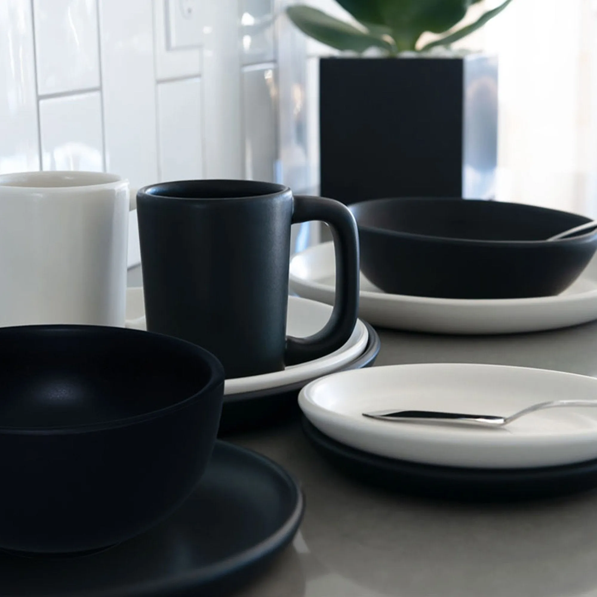 Dinnerware Set - 16 piece -Matte Black | Matte Black