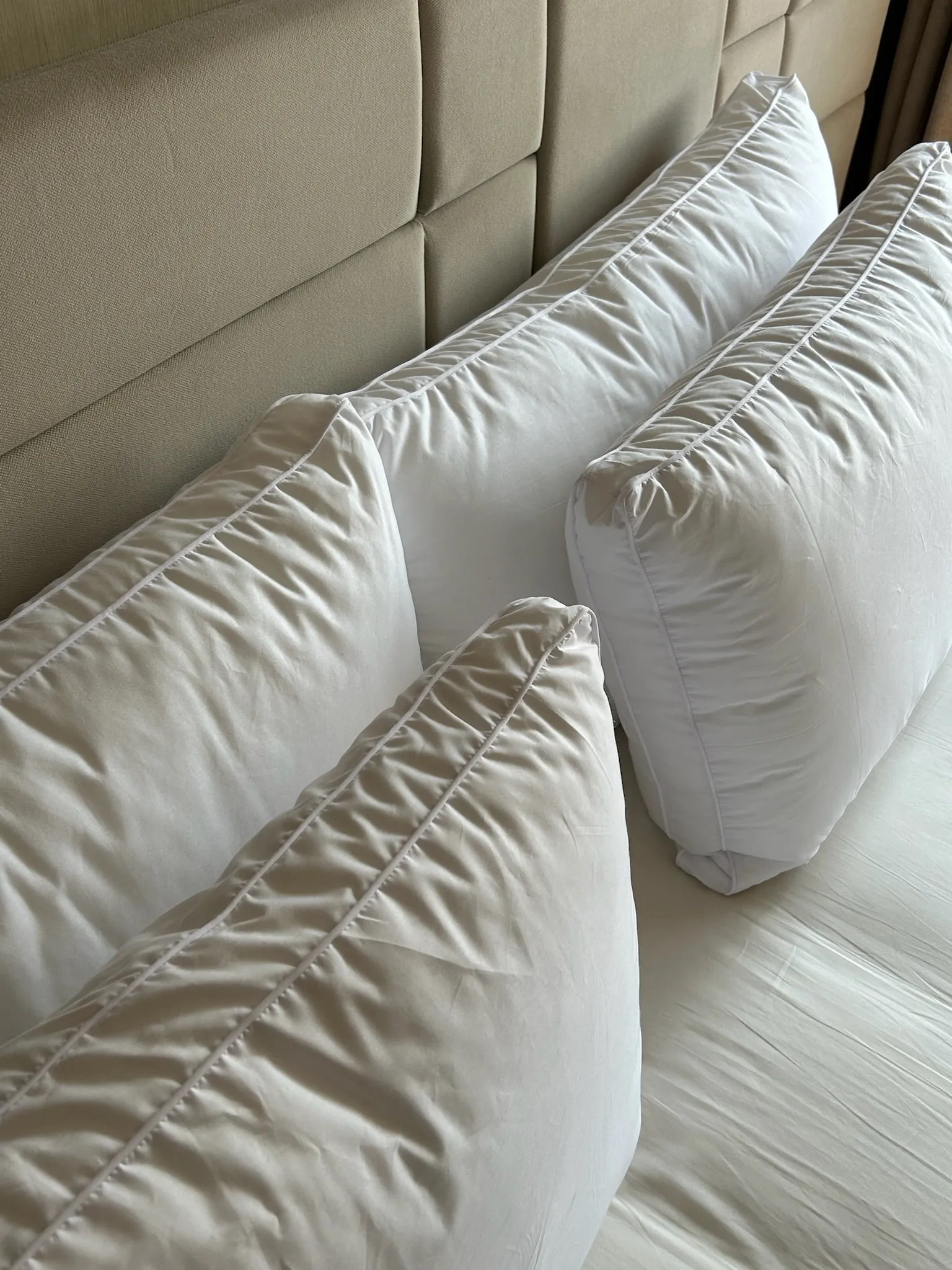 Double Piping Luxury Hotel Pillow