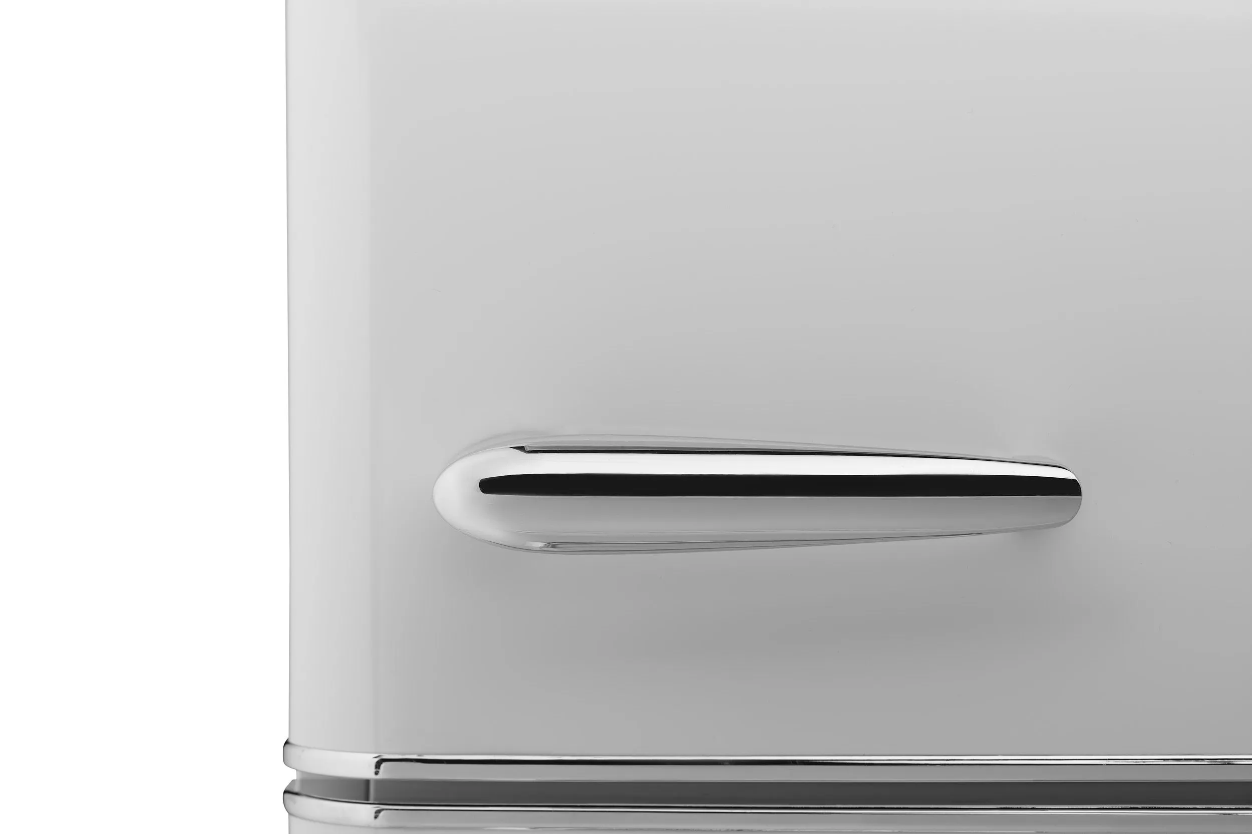 iio 7 Cu. Ft. Retro Refrigerator with Bottom Freezer in Frost White